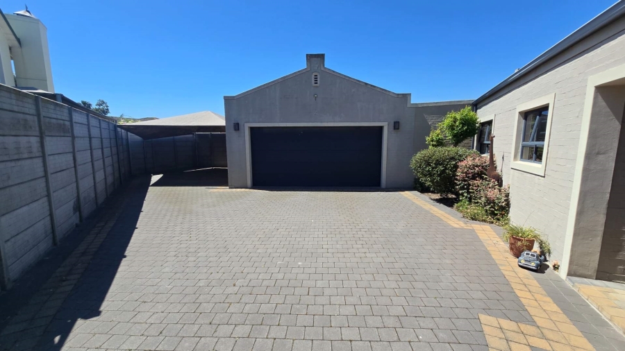 3 Bedroom Property for Sale in Protea Heights Western Cape
